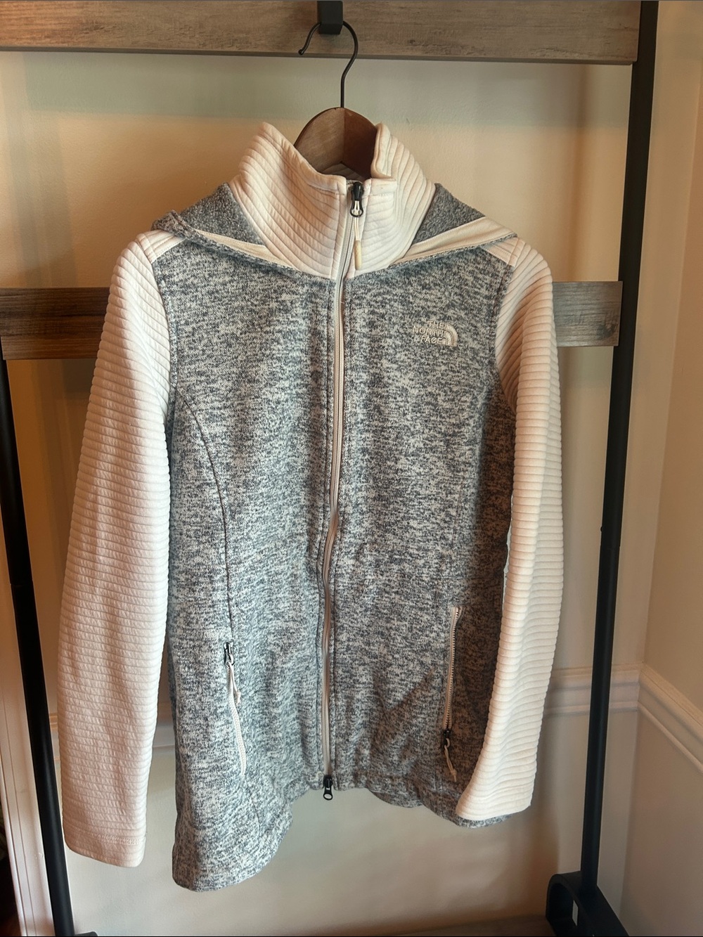 The North Face Gray & White Full-Zip Hooded Jacket